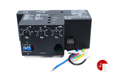 Danfoss AMER P/PI controiier for AMV 323 , 423 ,523 24 v AC 082B3318