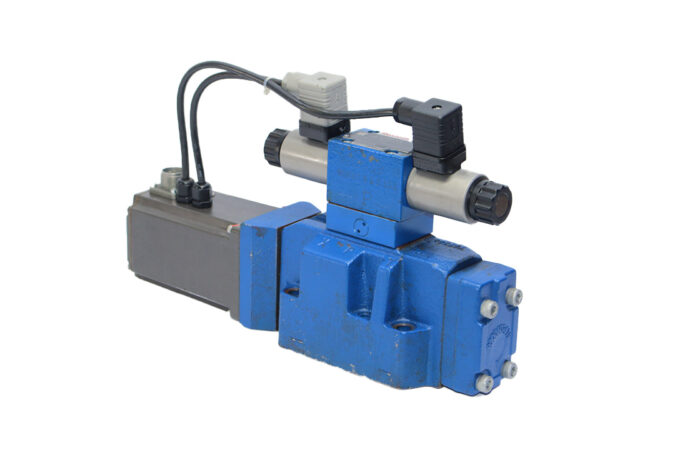 REXROTH R900972654,4WRAP 6 W7-04-30=G24K4/M=00 PROPORTIONAL DIRECTIONAL VALVE R900732593