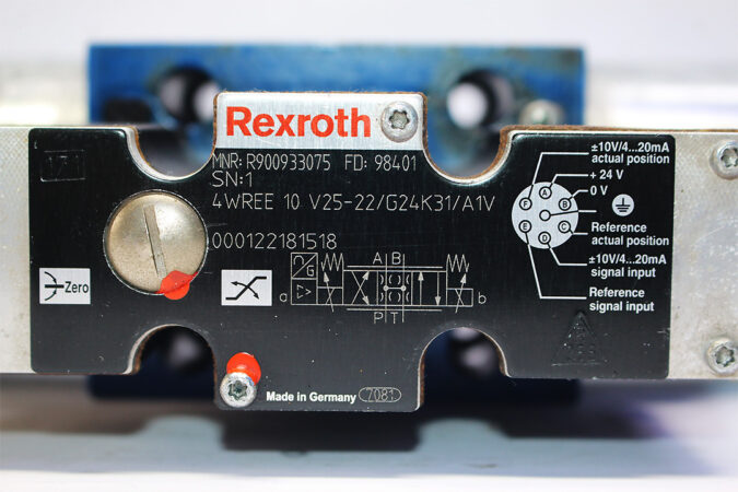 REXROTH R900933075 PROPORTIONAL DIRECTIONAL VALVE 4WREE10V25-22/G24K31/A1V